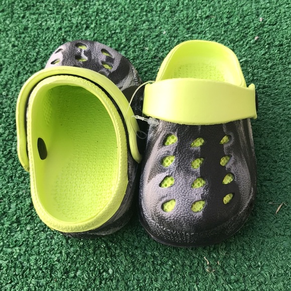 Capelli New York Crib Crocs size 5 - Picture 3 of 4